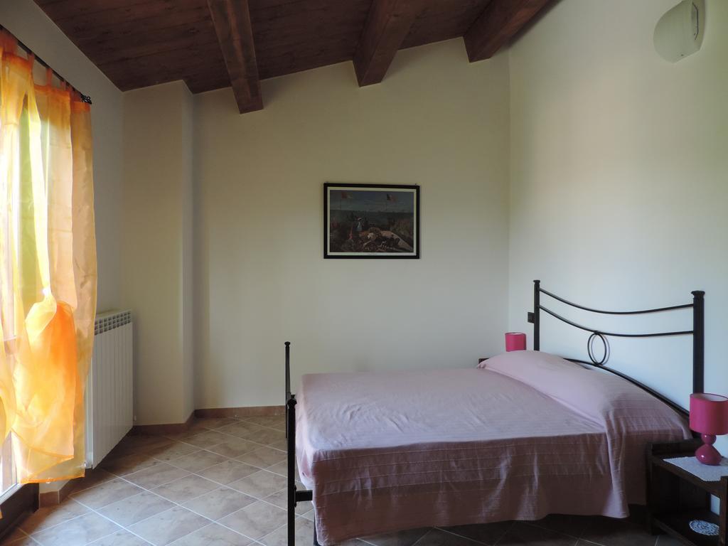 Ferienwohnung Il Gelso Rosso Comunanza Exterior foto