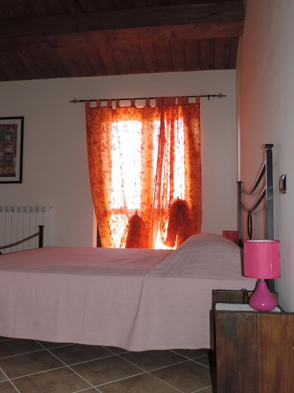 Ferienwohnung Il Gelso Rosso Comunanza Exterior foto